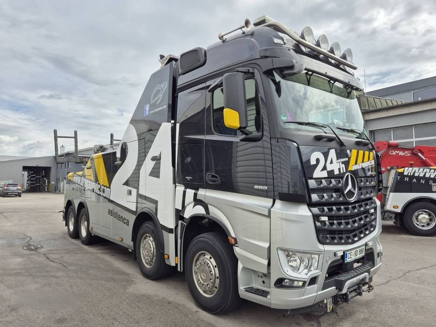 Mercedes Benz Arocs 8x4 za najtežjo vleko