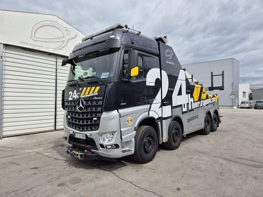 Mercedes Benz Arocs 8x4, dežurno vozilo za vleko