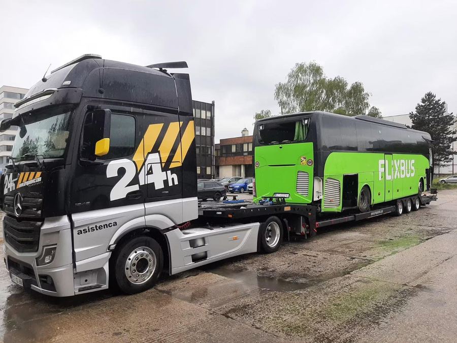 Mercedes Benz Actros z nizkonosno prikolico, nakladalna višina 4 metre
