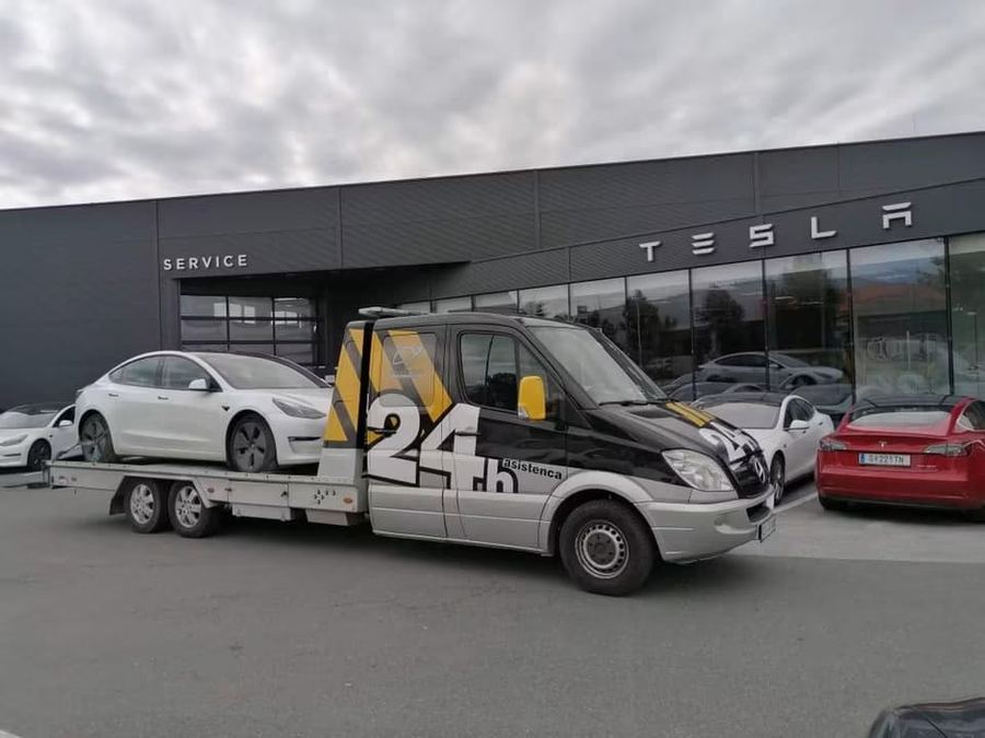 Mercedes Benz Sprinter z dvojno kabino za prevoz osebnih vozil