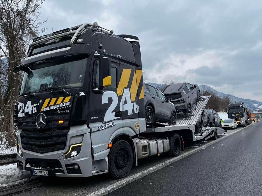 Mercedes Benz Actros za sočasen prevoz vozil